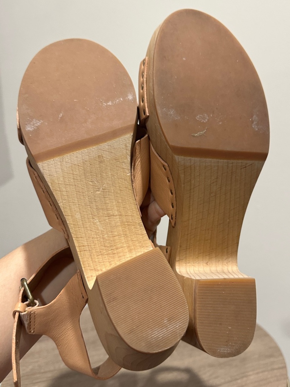 Madewell The Johanna Crisscross Clog Leather Sandal - Picture 11 of 13